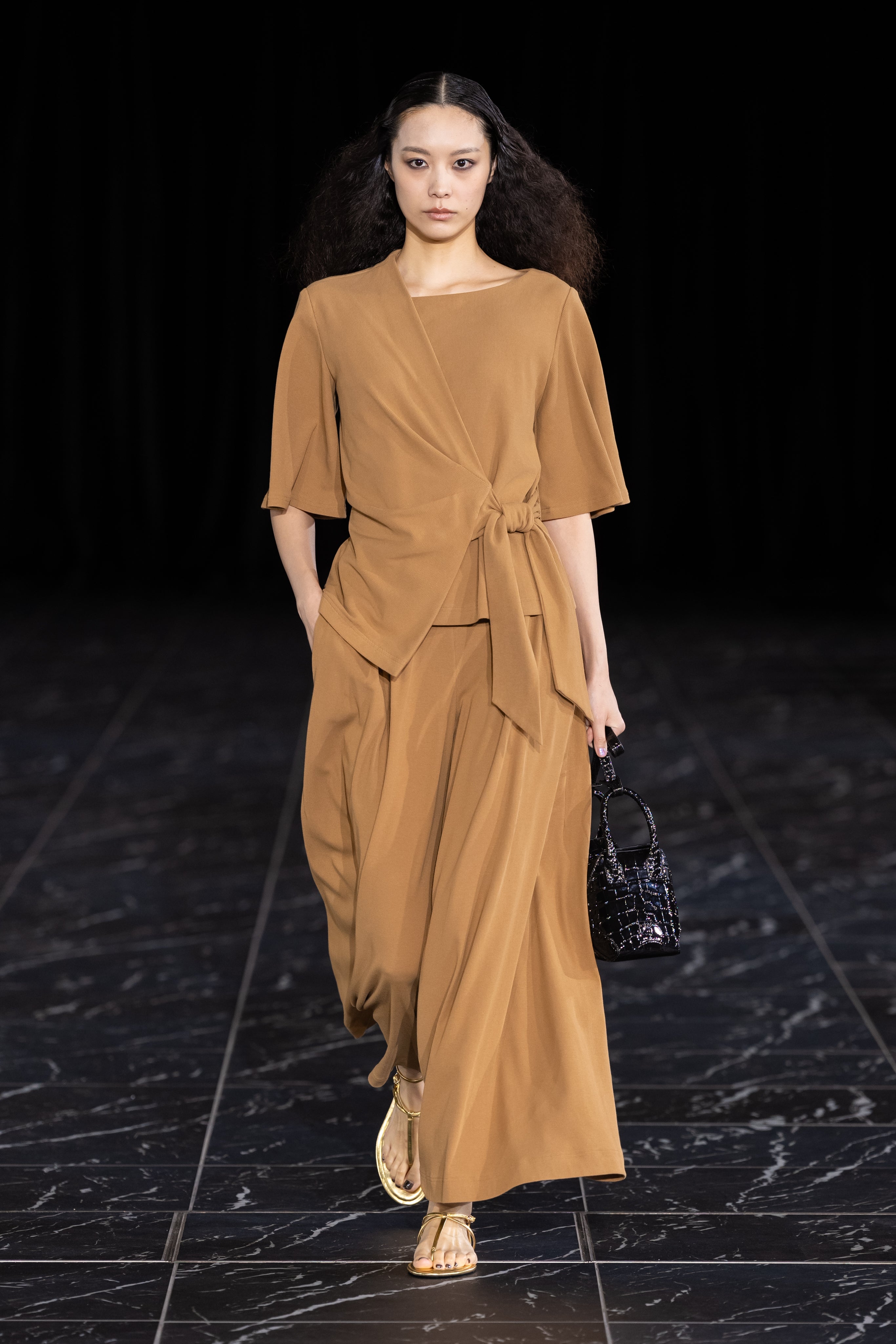 アシンメトリーラップブラウス / Asymmetry Wrap Blouse