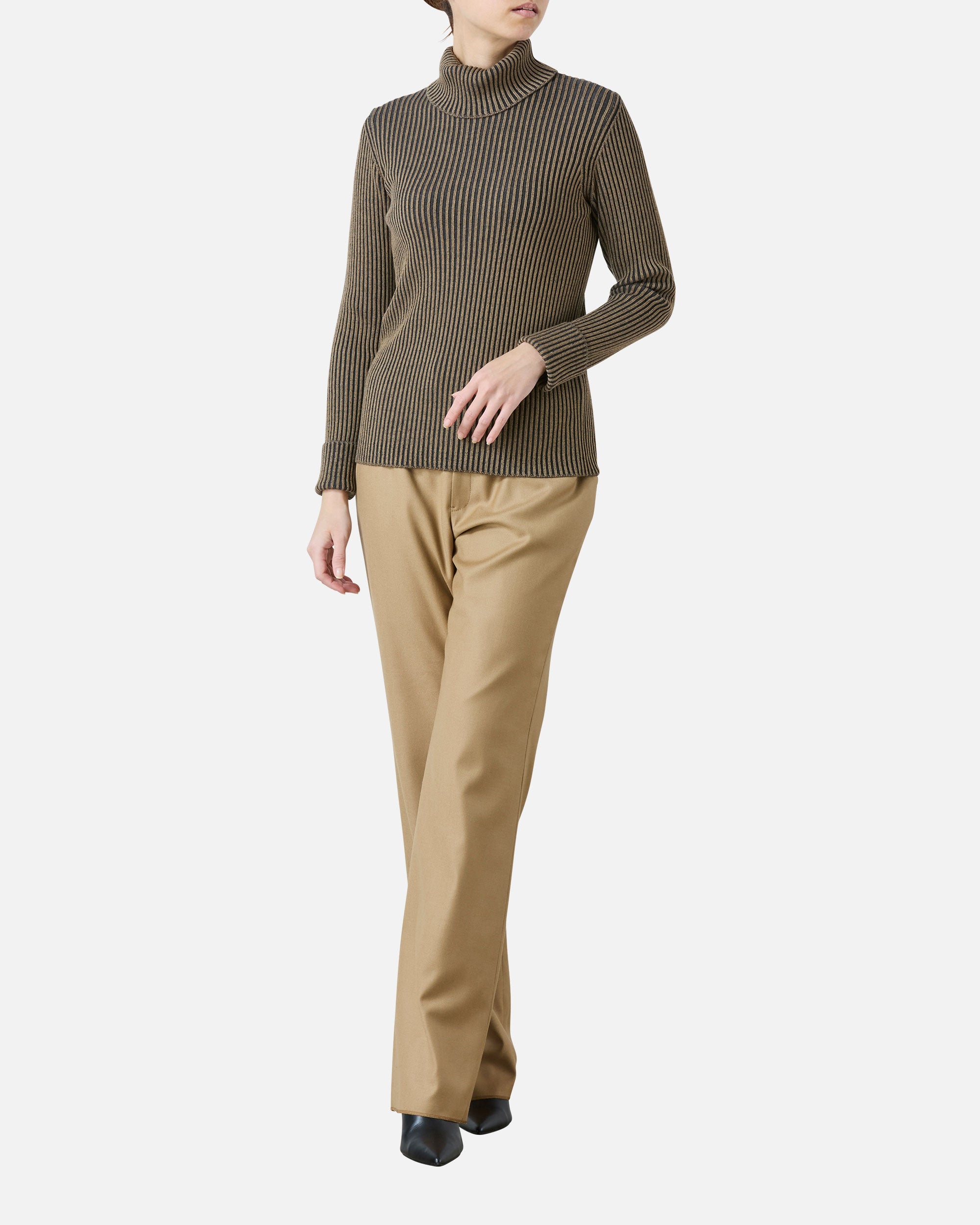 リブニットプルオーバー