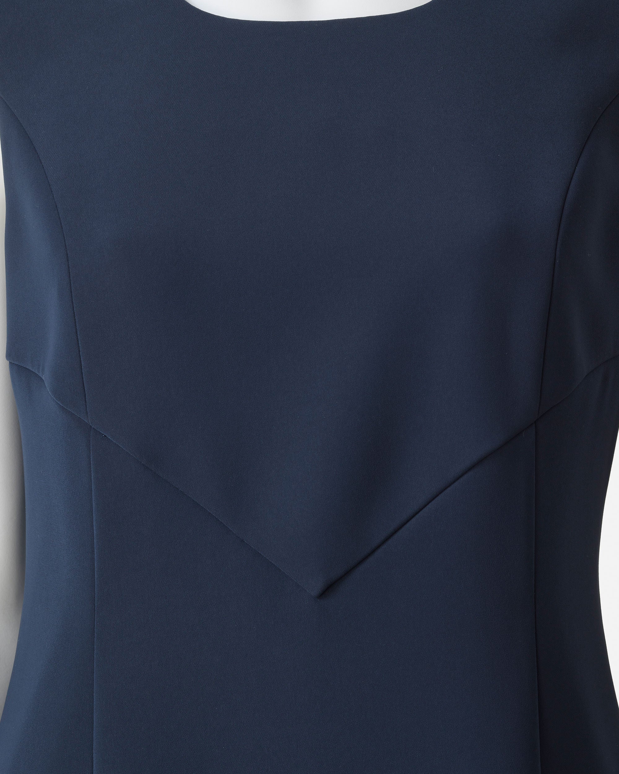 ポリエステルクレープノースリーブワンピース