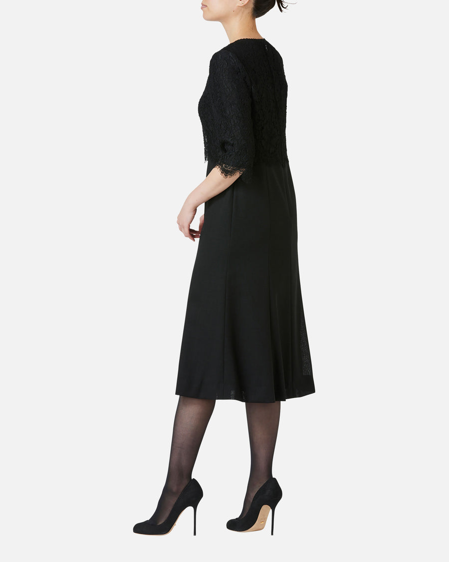 リバーレース×フレアスカートブラックワンピース / Flare Black Dress with Leavers Lace