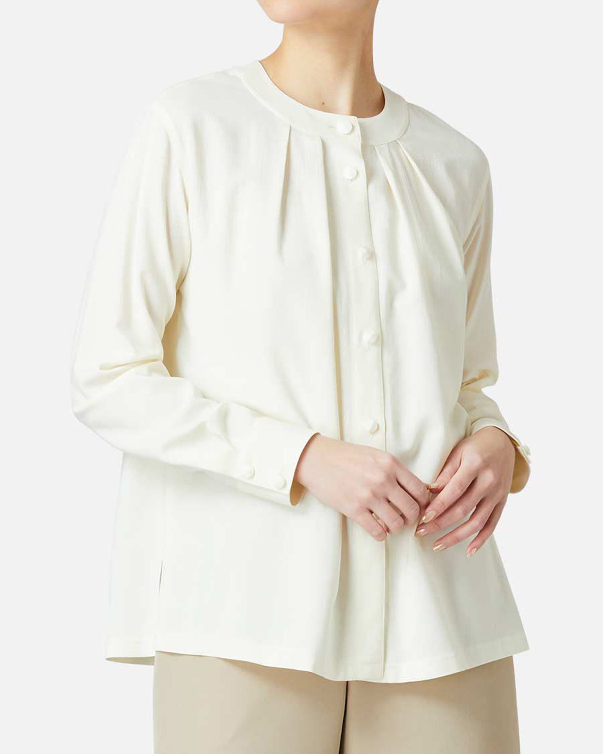 ラウンドネックタックブラウス / Round Neck Pleated Blouse