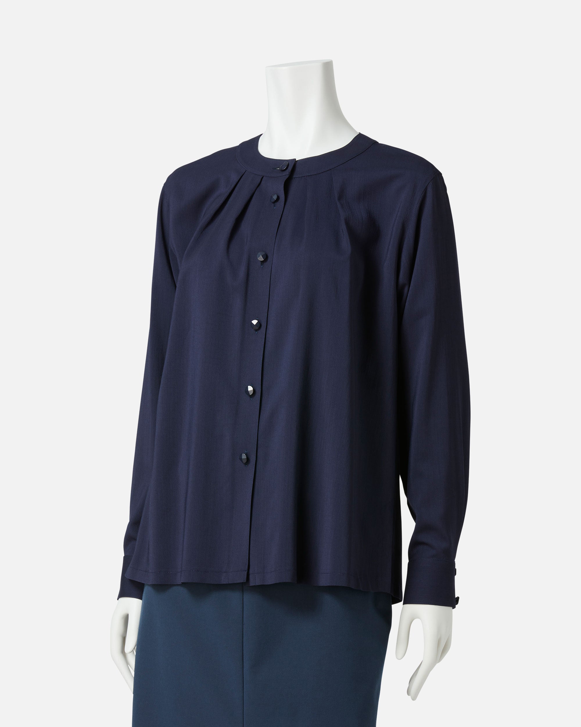 ラウンドネックタックブラウス / Round Neck Pleated Blouse