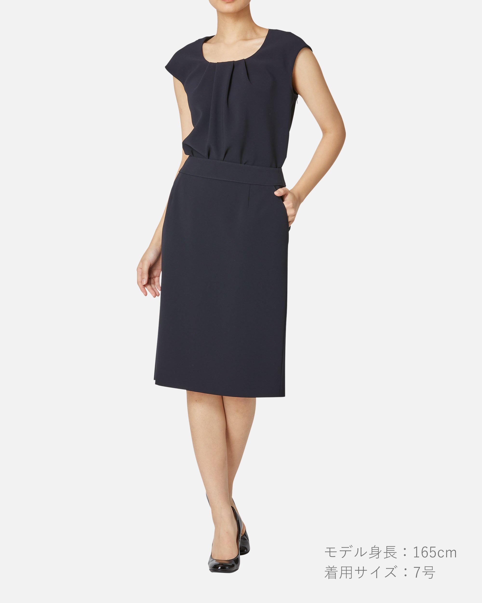 タックブラウス / Pleat-Neck Blouse